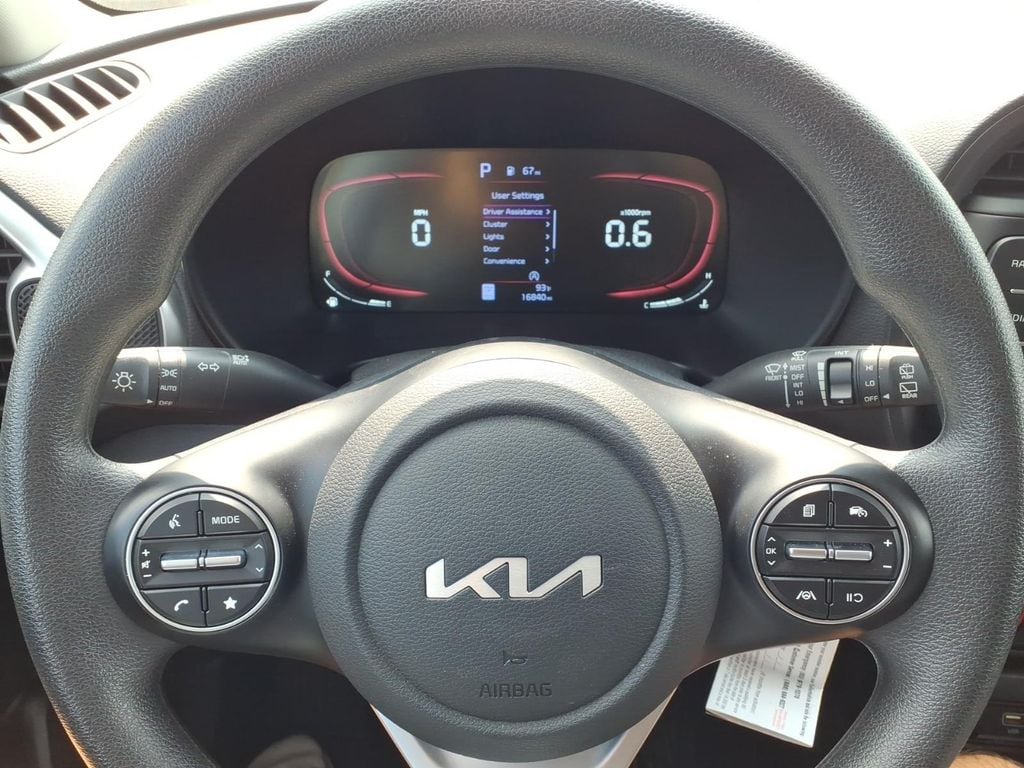 2023 Kia Soul LX - Photo 14