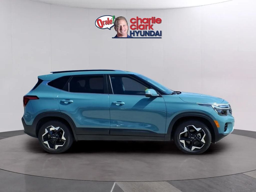 2025 Kia Seltos EX - Photo 6