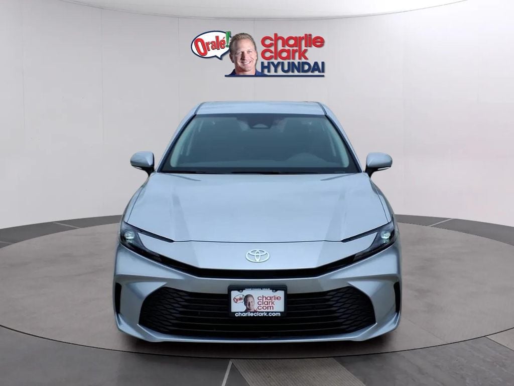 2026 Toyota Camry LE - Photo 8