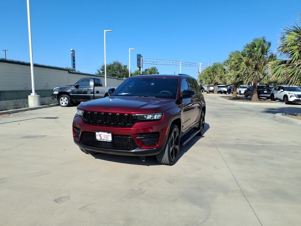 Used 2023 Jeep Grand Cherokee Altitude SUV