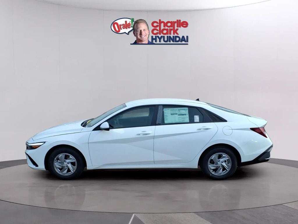 New 2026 Hyundai Elantra SE Sedan
