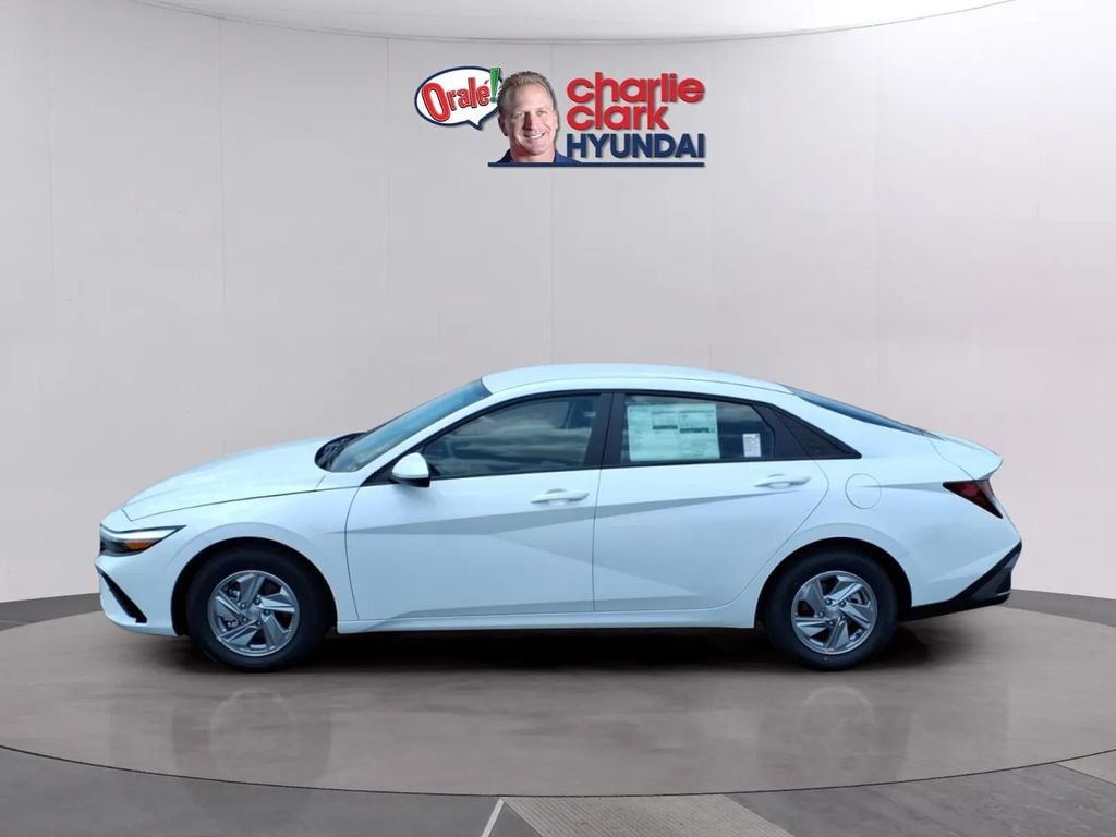 New 2026 Hyundai Elantra SE Sedan