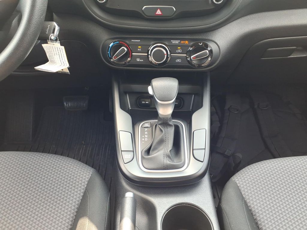 2023 Kia Soul LX - Photo 11