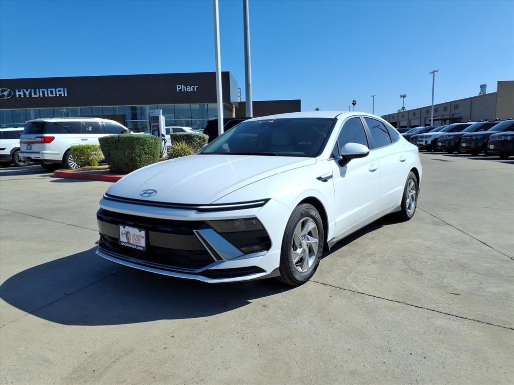 2025 Hyundai Sonata SE's photo