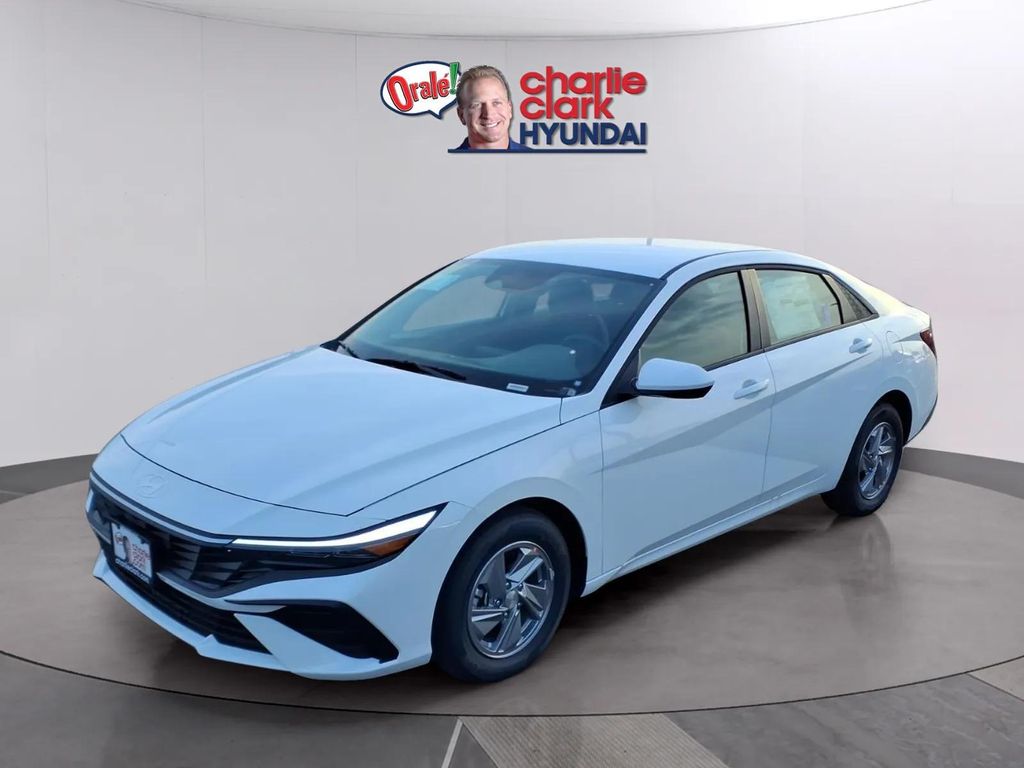 New 2026 Hyundai Elantra SE