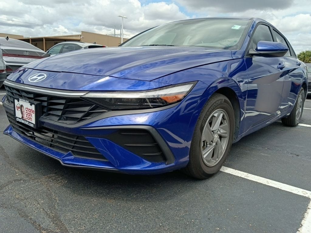 2024 Hyundai Elantra SE