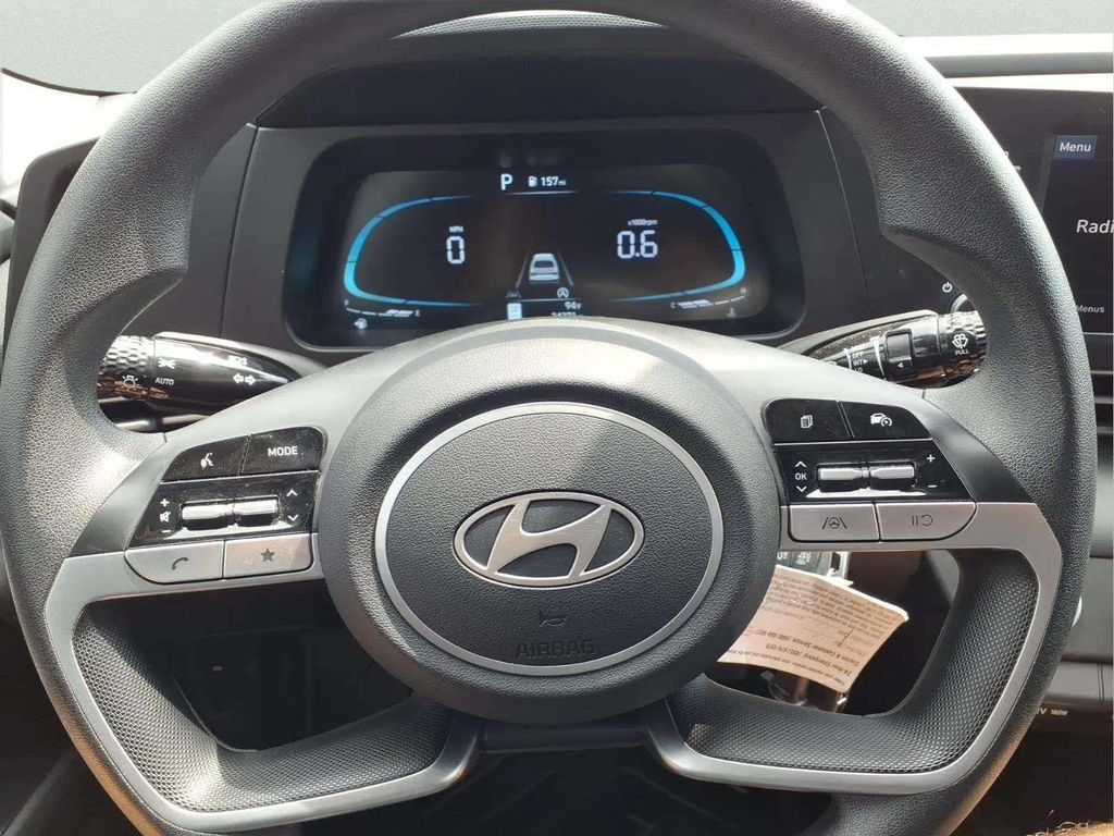 2025 Hyundai Elantra SE - Photo 14
