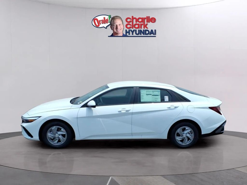 New 2026 Hyundai Elantra SE Sedan