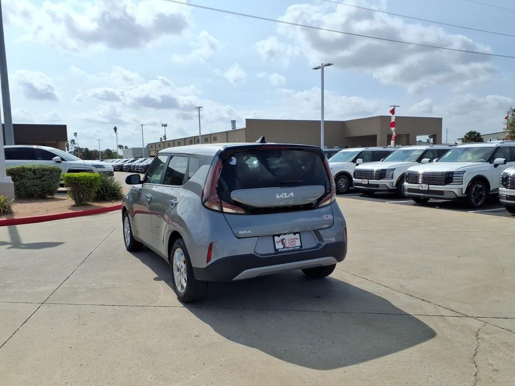 2023 Kia Soul LX - Photo 3
