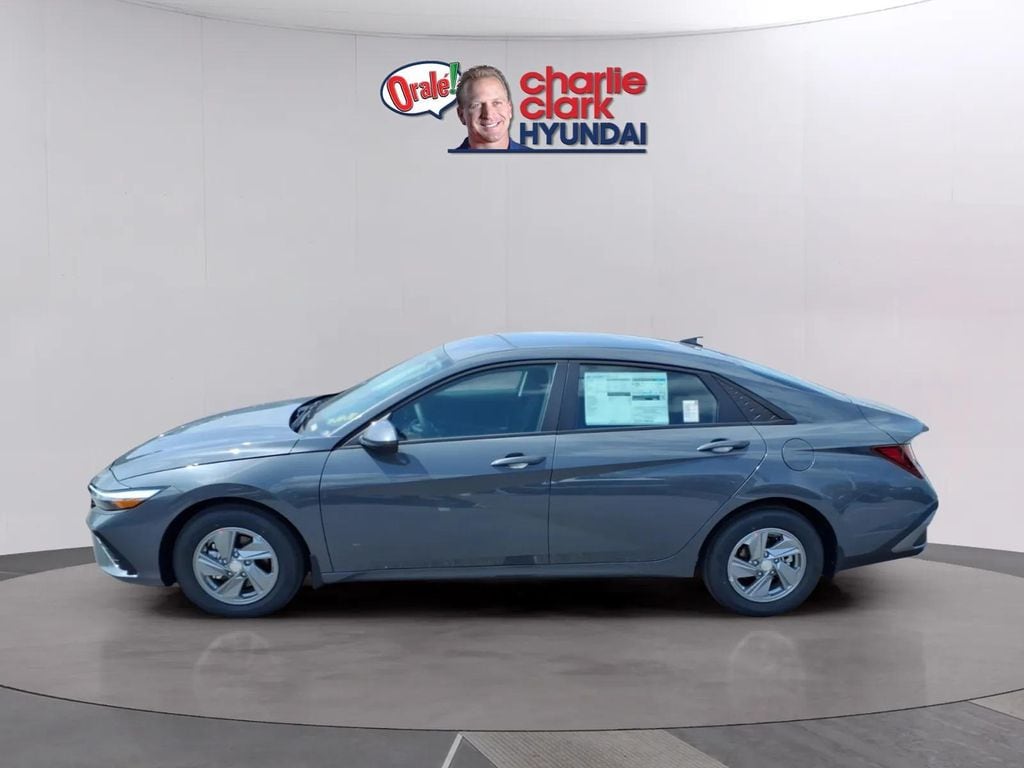 New 2026 Hyundai Elantra SE Sedan
