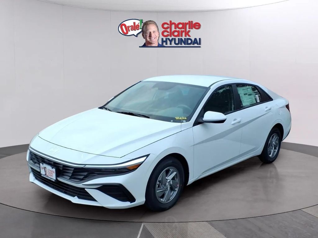 New 2026 Hyundai Elantra SE Sedan