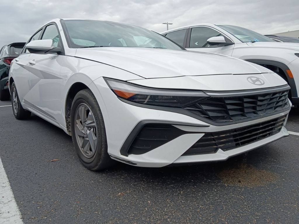 Used 2024 Hyundai Elantra SE Sedan