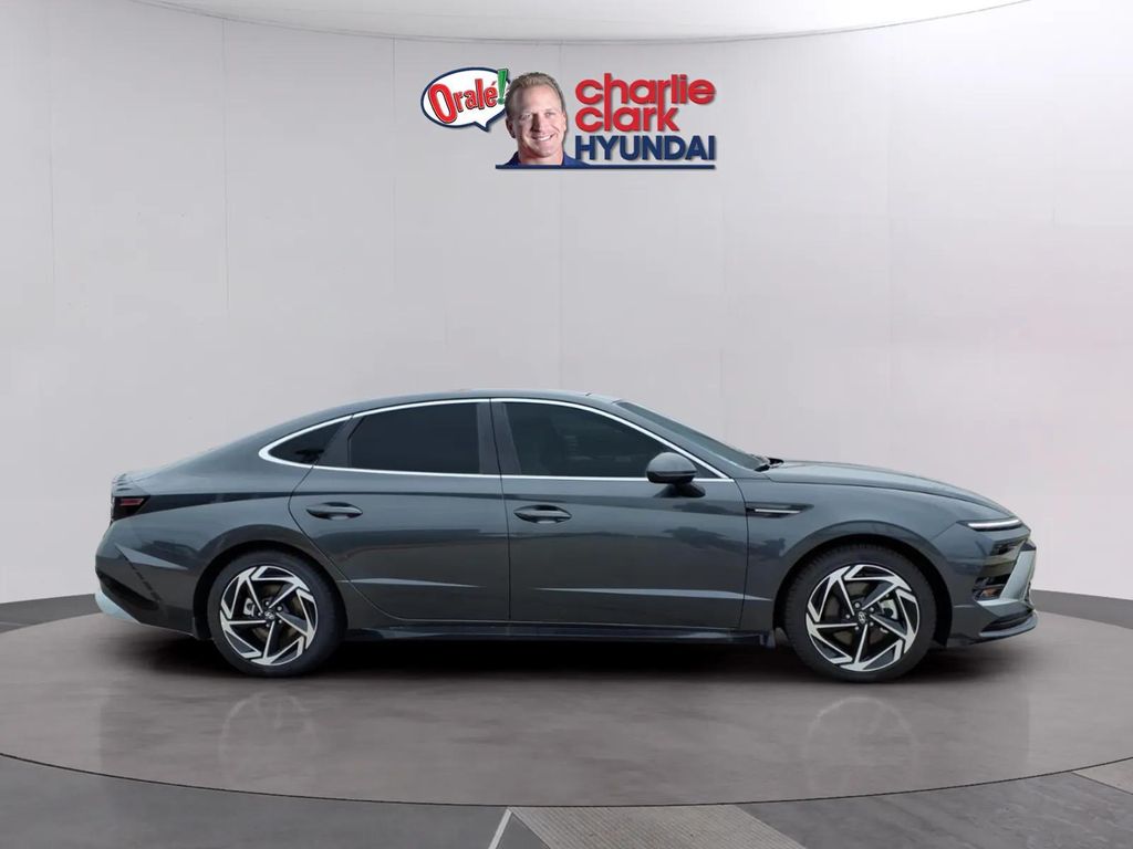 2025 Hyundai Sonata SEL - Photo 6