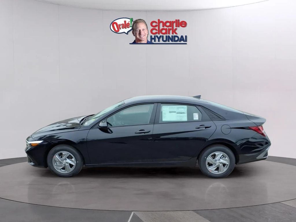 New 2026 Hyundai Elantra SE Sedan
