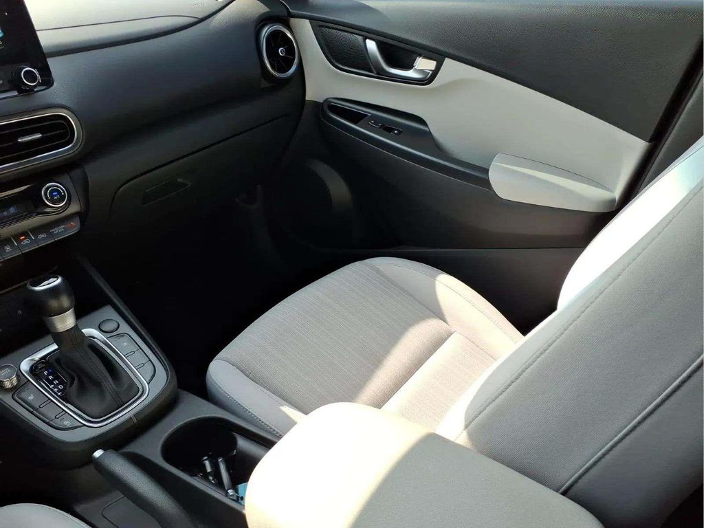 2023 Hyundai Kona SEL - Photo 11