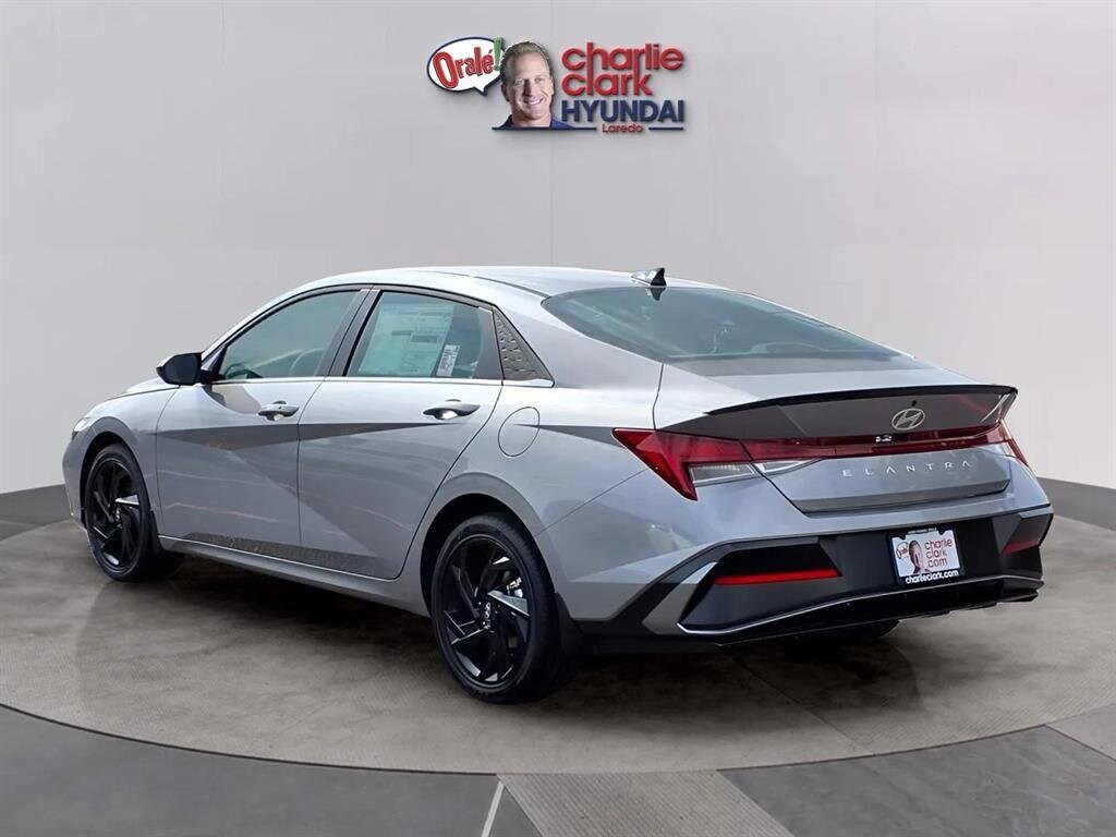 2026 Hyundai Elantra SEL - Photo 3