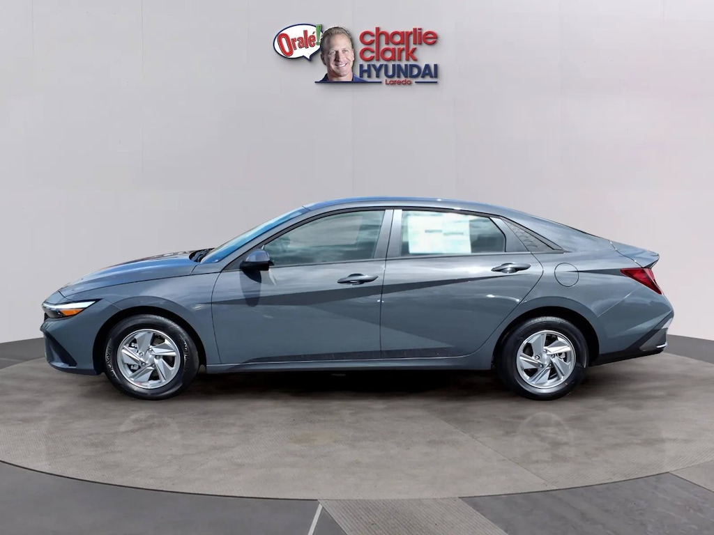 New 2026 Hyundai Elantra SE Sedan