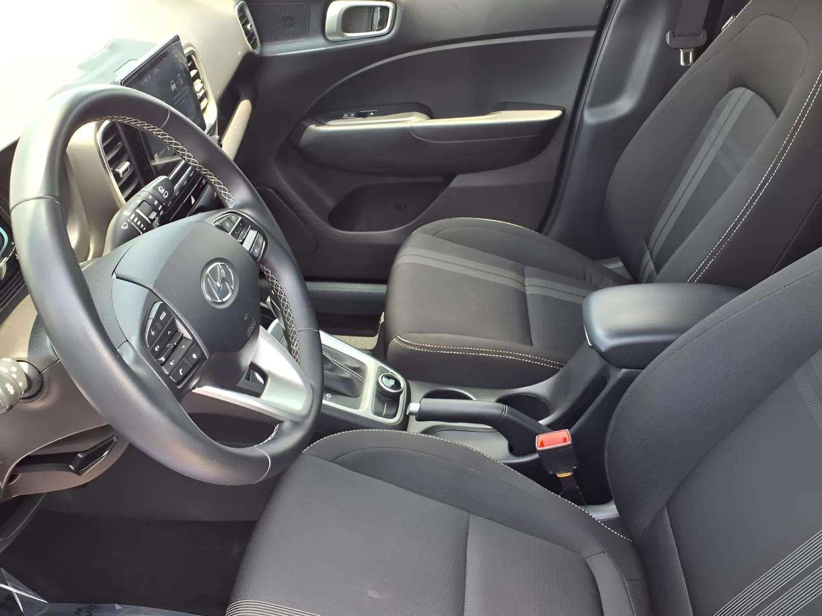 2024 Hyundai Venue SEL - Photo 15