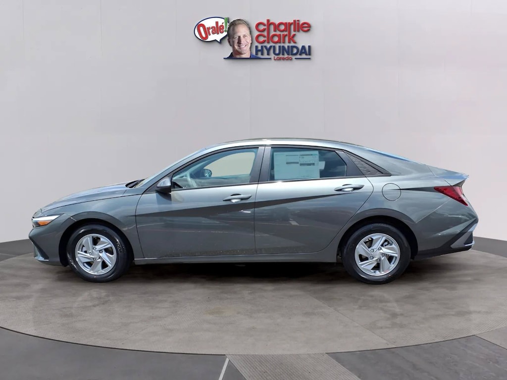 New 2026 Hyundai Elantra SE Sedan