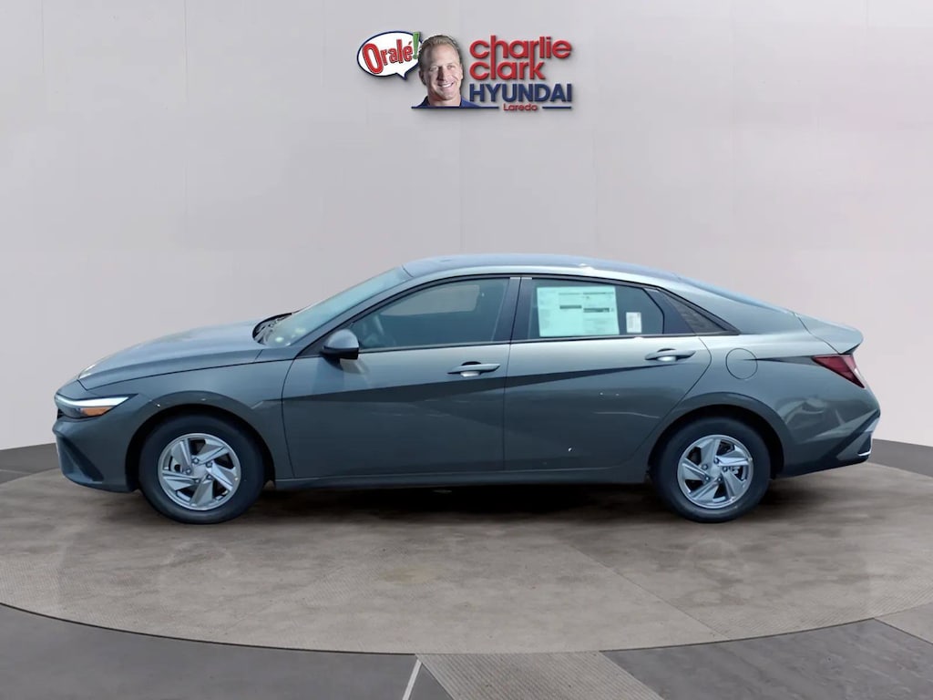 New 2026 Hyundai Elantra SE Sedan