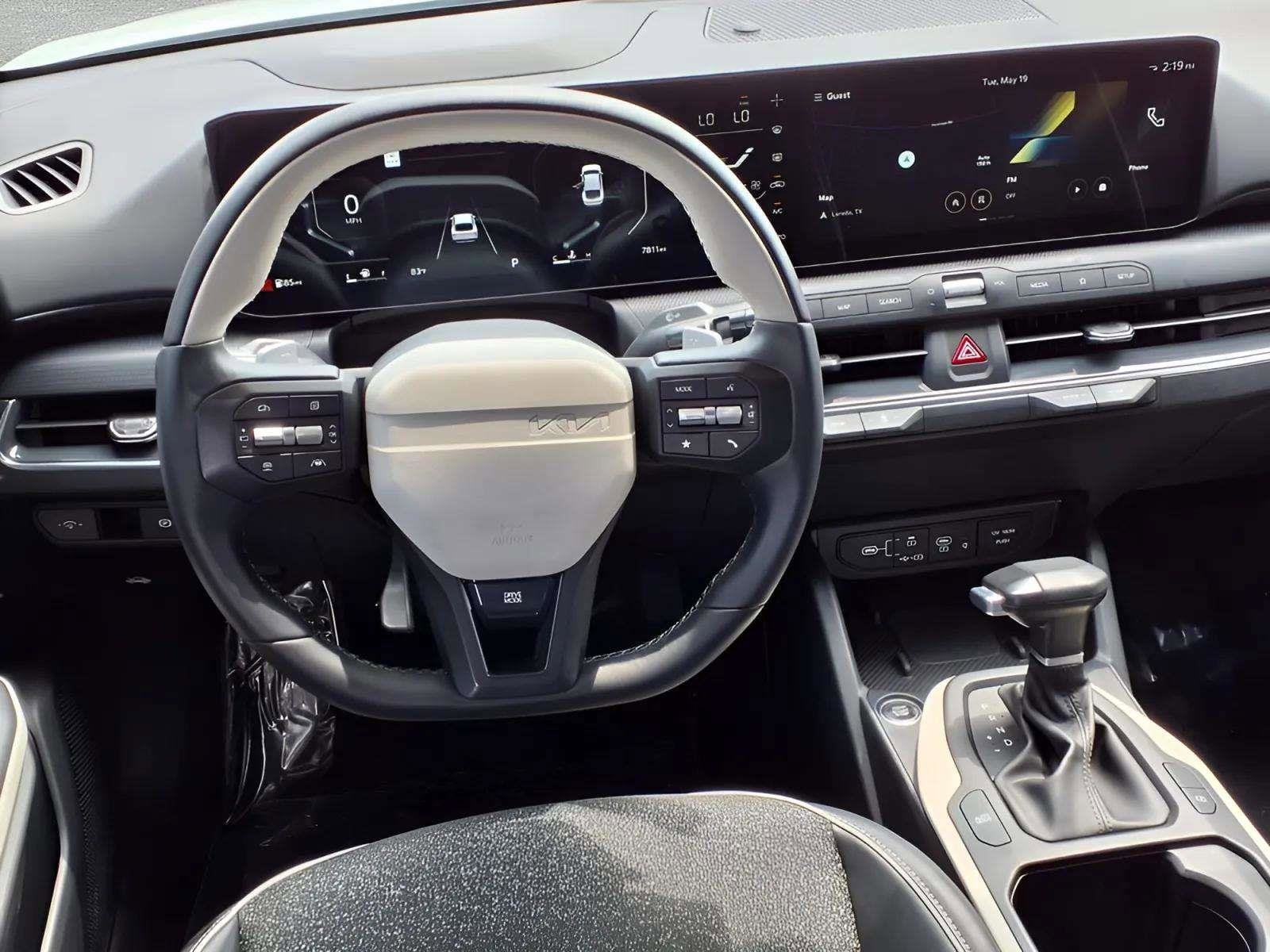 2025 Kia K4 GT-Line - Photo 12
