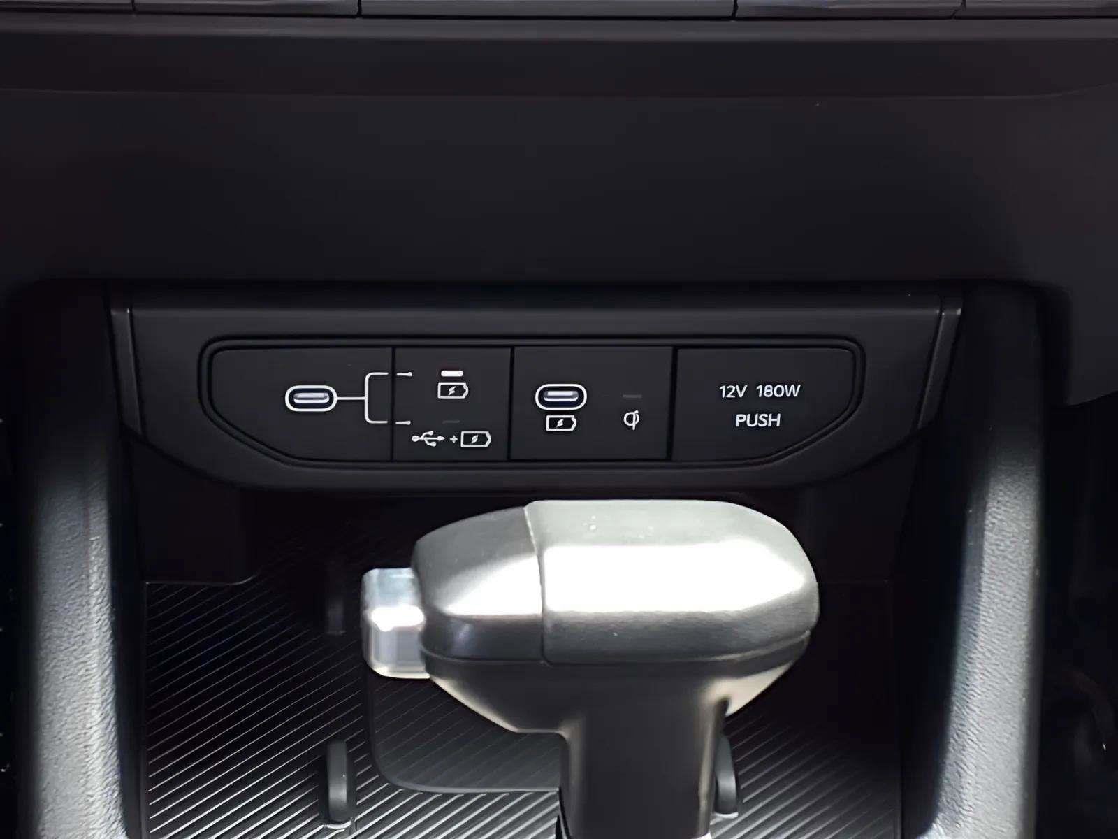 2025 Kia K4 GT-Line - Photo 13