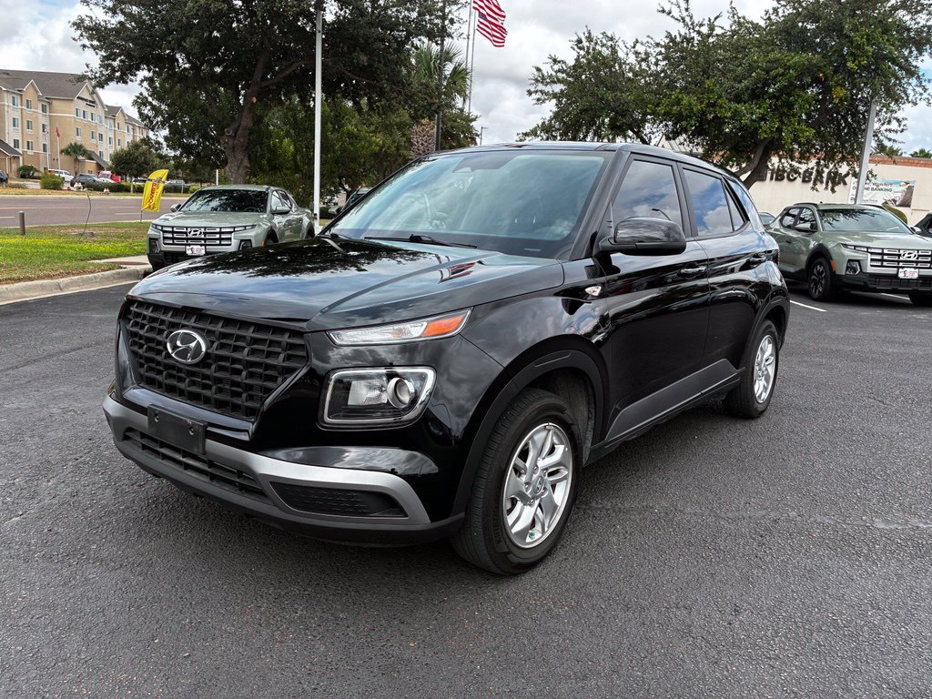 Used 2025 Hyundai Venue SE SUV