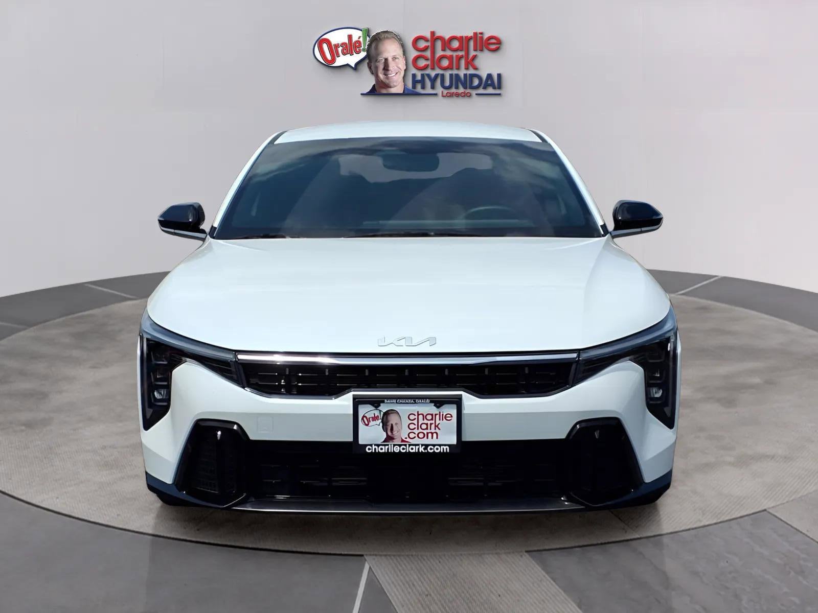 2025 Kia K4 GT-Line - Photo 8