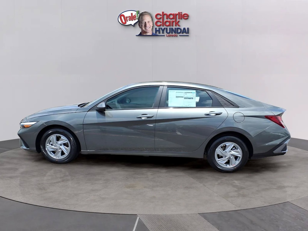 New 2026 Hyundai Elantra SE Sedan