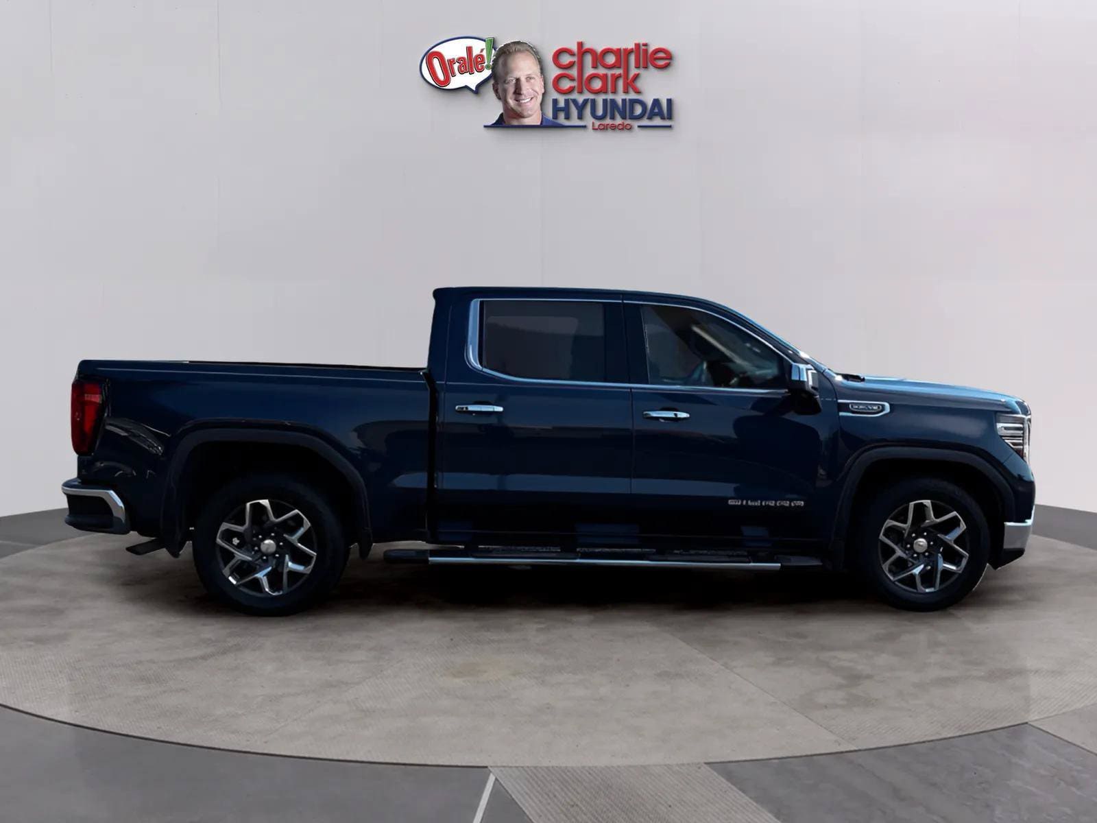 2023 GMC Sierra 1500 SLT - Photo 6