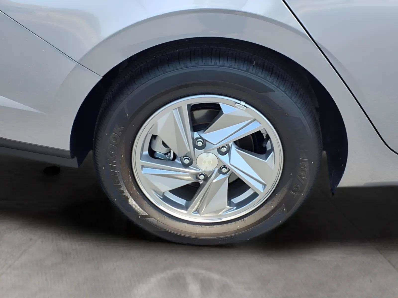 2025 Hyundai Elantra SE - Photo 20