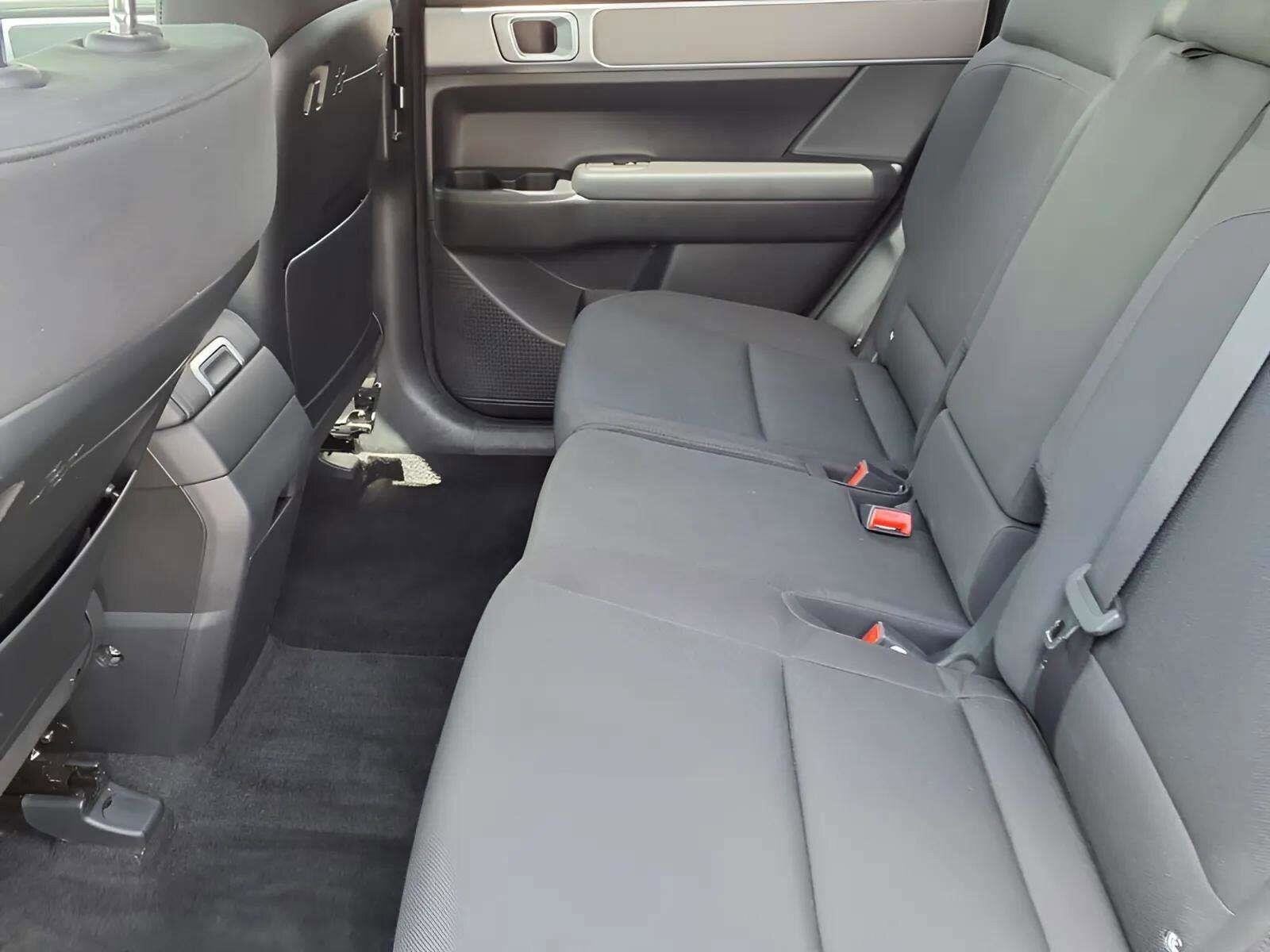 2026 Hyundai Santa Fe SE - Photo 10