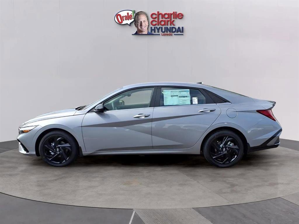 2026 Hyundai Elantra SEL - Photo 2
