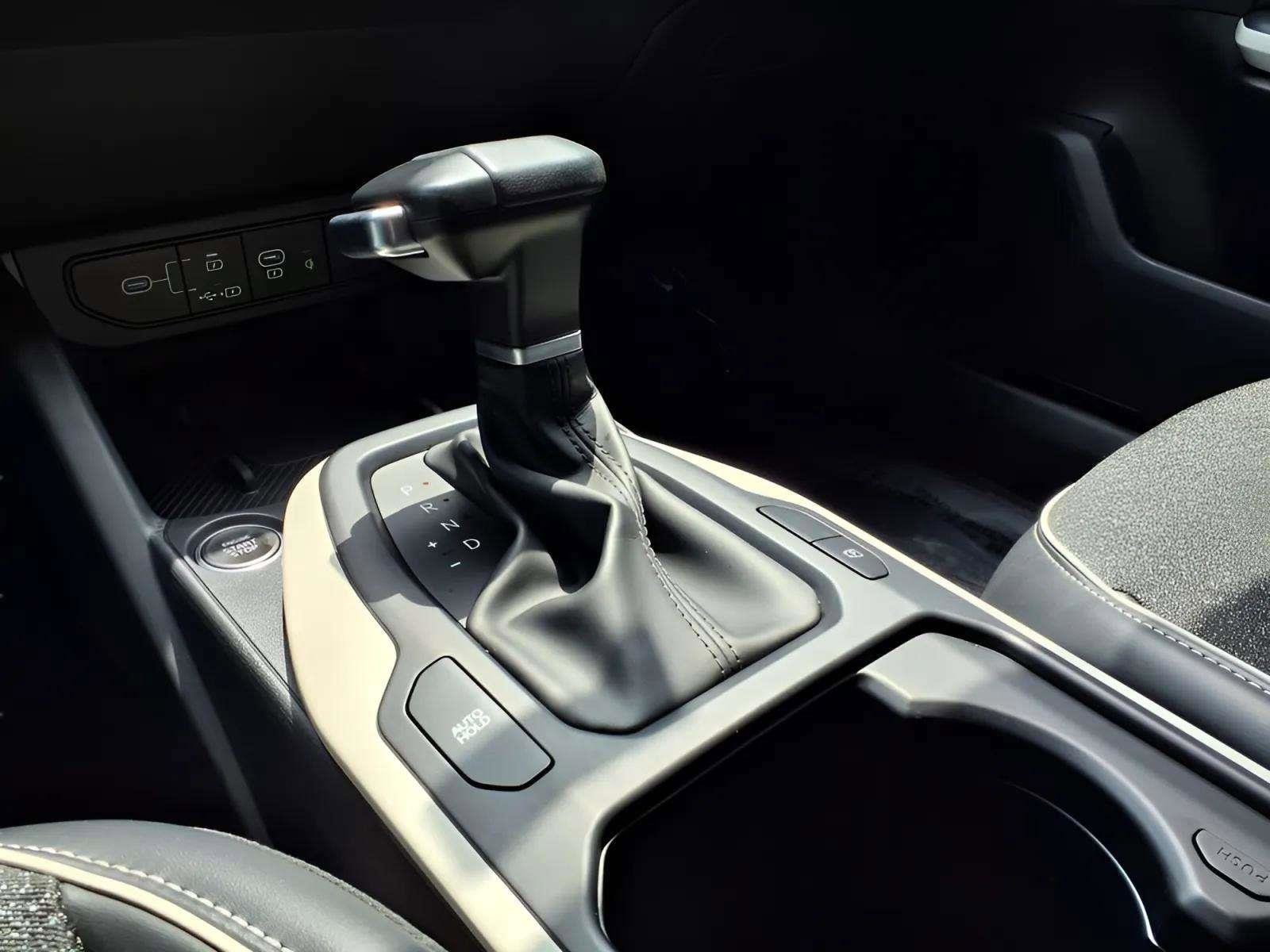 2025 Kia K4 GT-Line - Photo 16