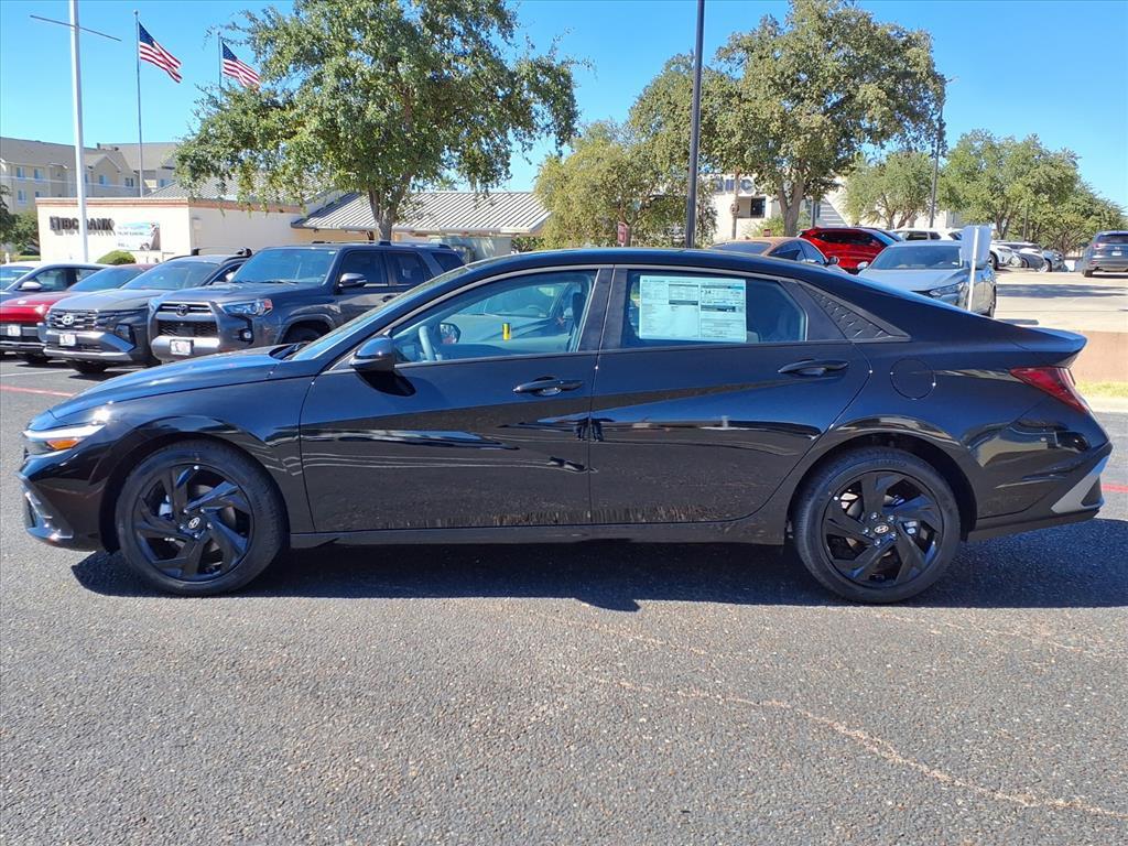 2026 Hyundai Elantra SEL Sport photo 2
