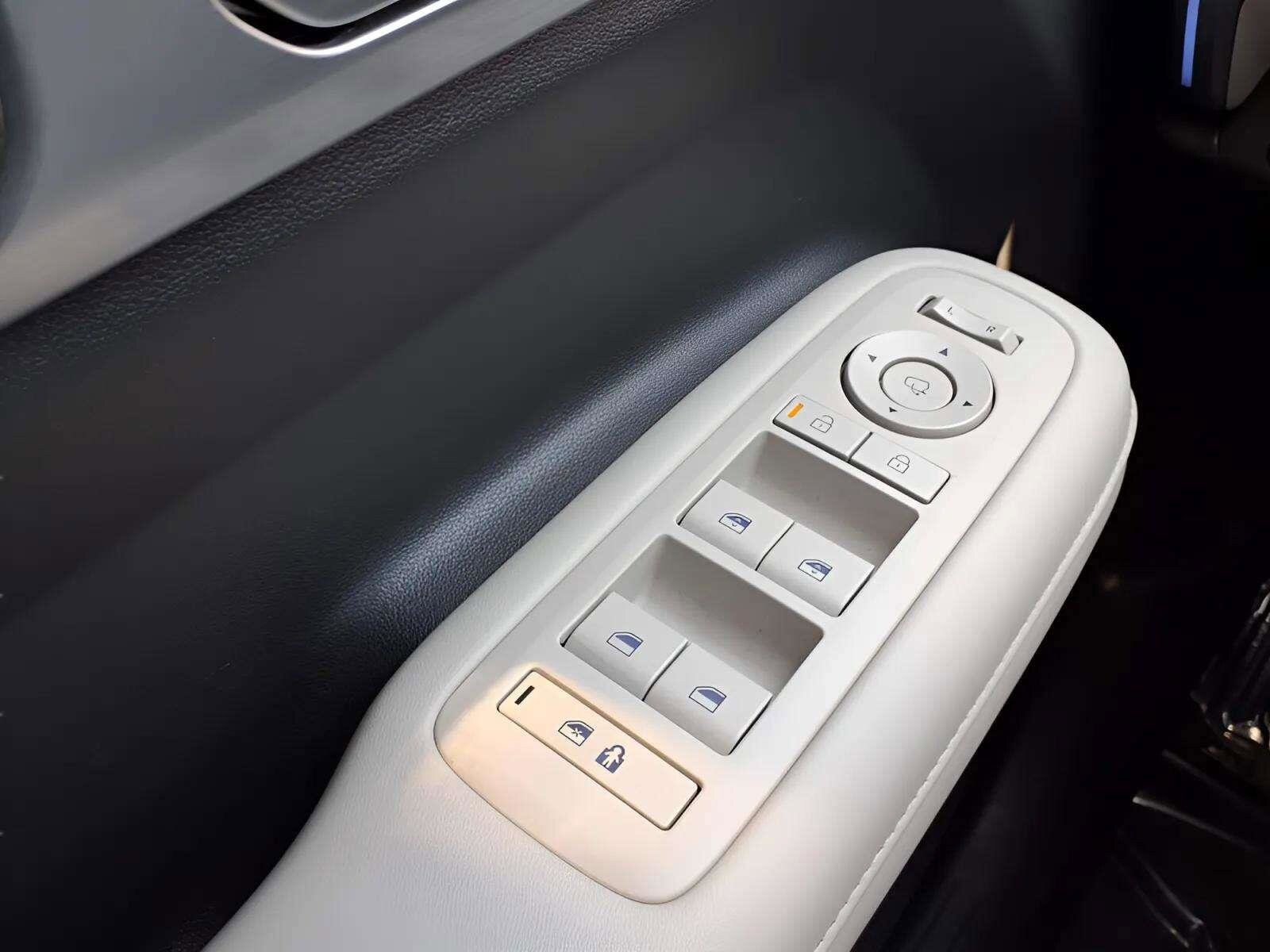 2024 Hyundai Santa Fe Limited - Photo 17