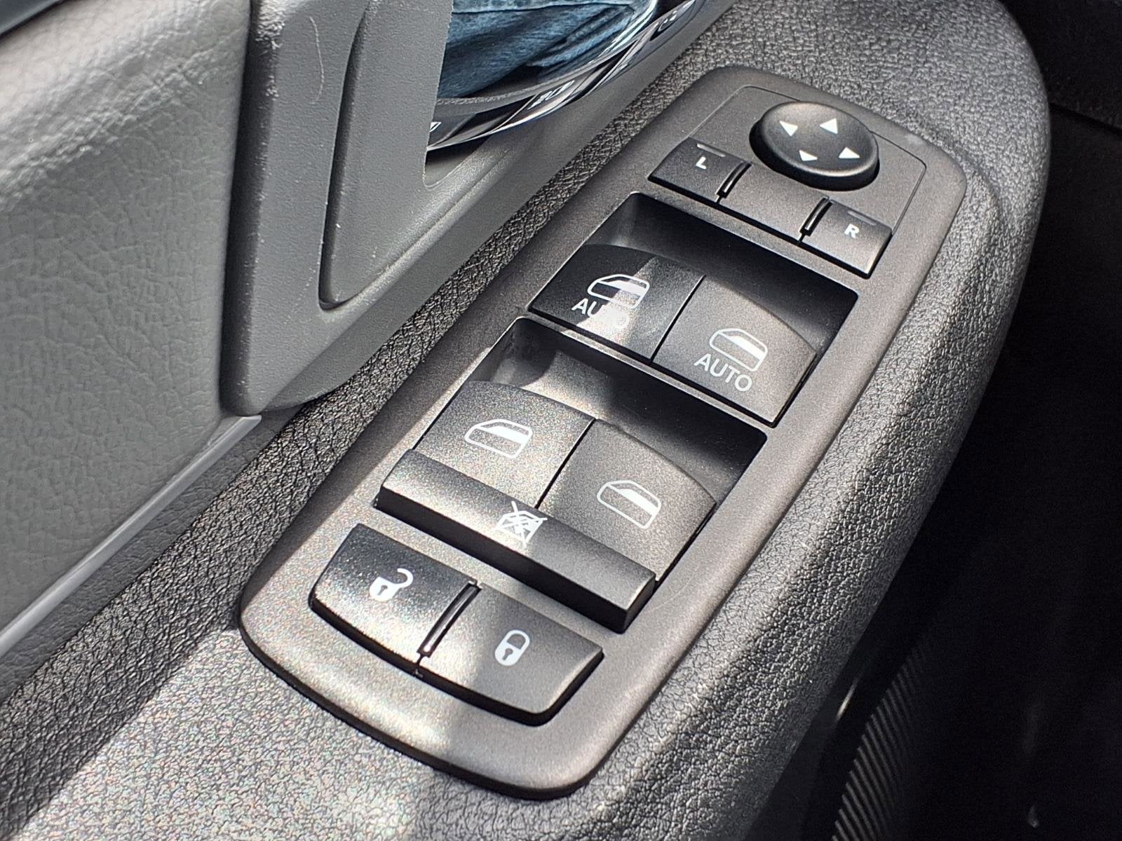 2024 RAM Ram 1500 Classic SLT - Photo 19