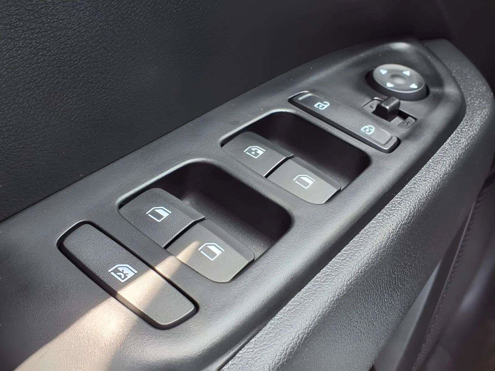 2024 Hyundai Venue SEL - Photo 15