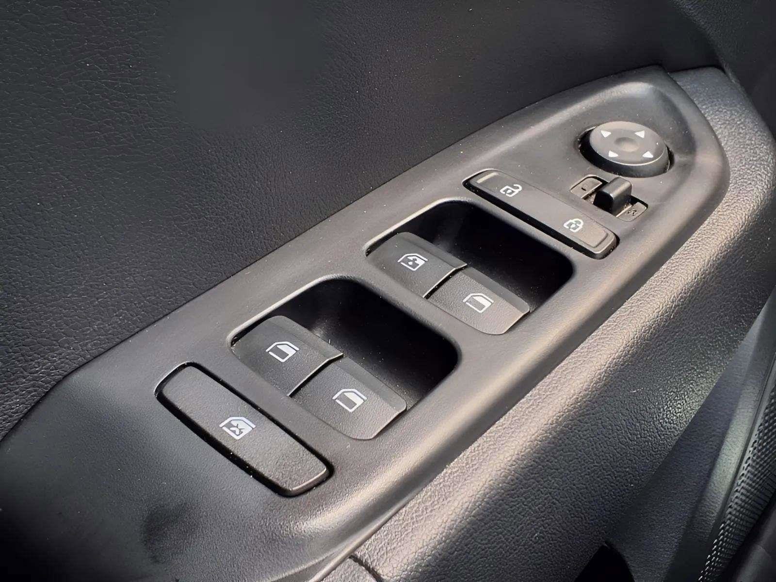2024 Hyundai Venue SEL - Photo 18