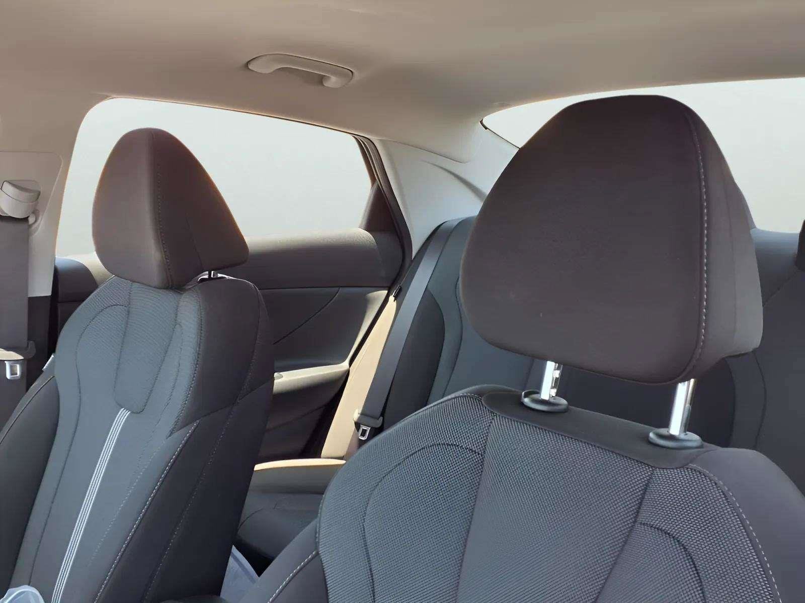 2025 Hyundai Elantra SE - Photo 15