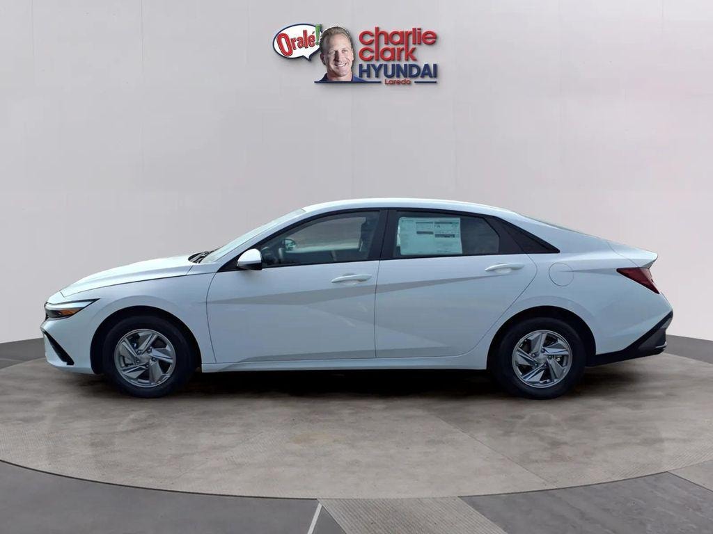 New 2026 Hyundai Elantra SE Sedan