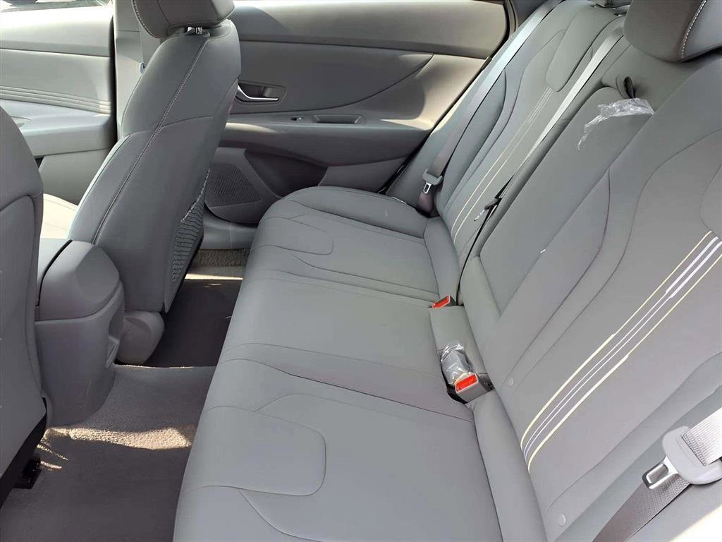 2026 Hyundai Elantra SEL - Photo 9
