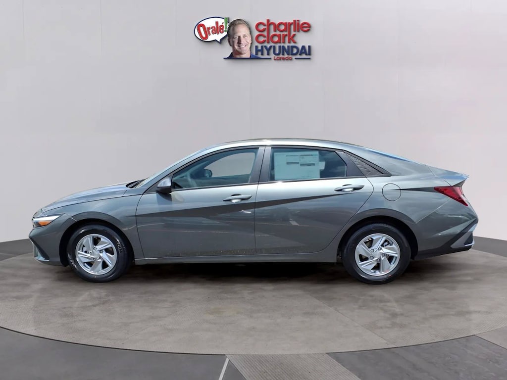 New 2026 Hyundai Elantra SE Sedan