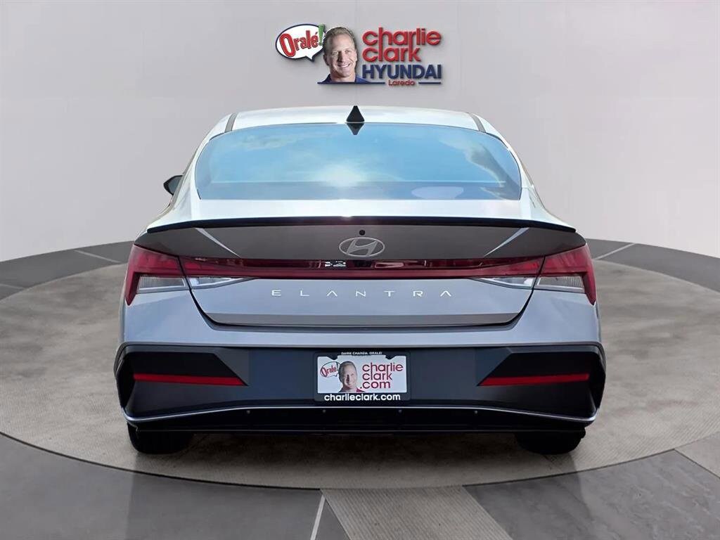 2026 Hyundai Elantra SEL - Photo 4