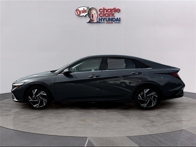 2025 Hyundai Elantra SEL Convenience photo 2