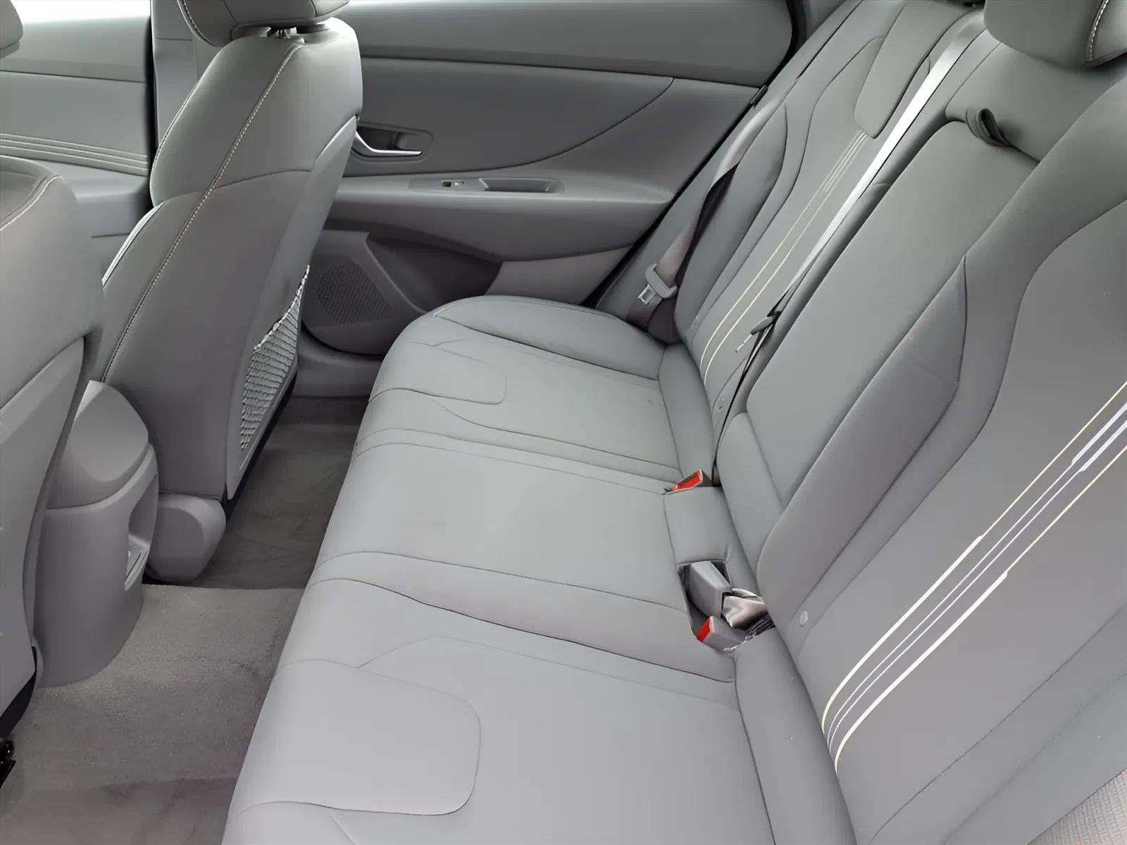 2026 Hyundai Elantra SEL - Photo 8