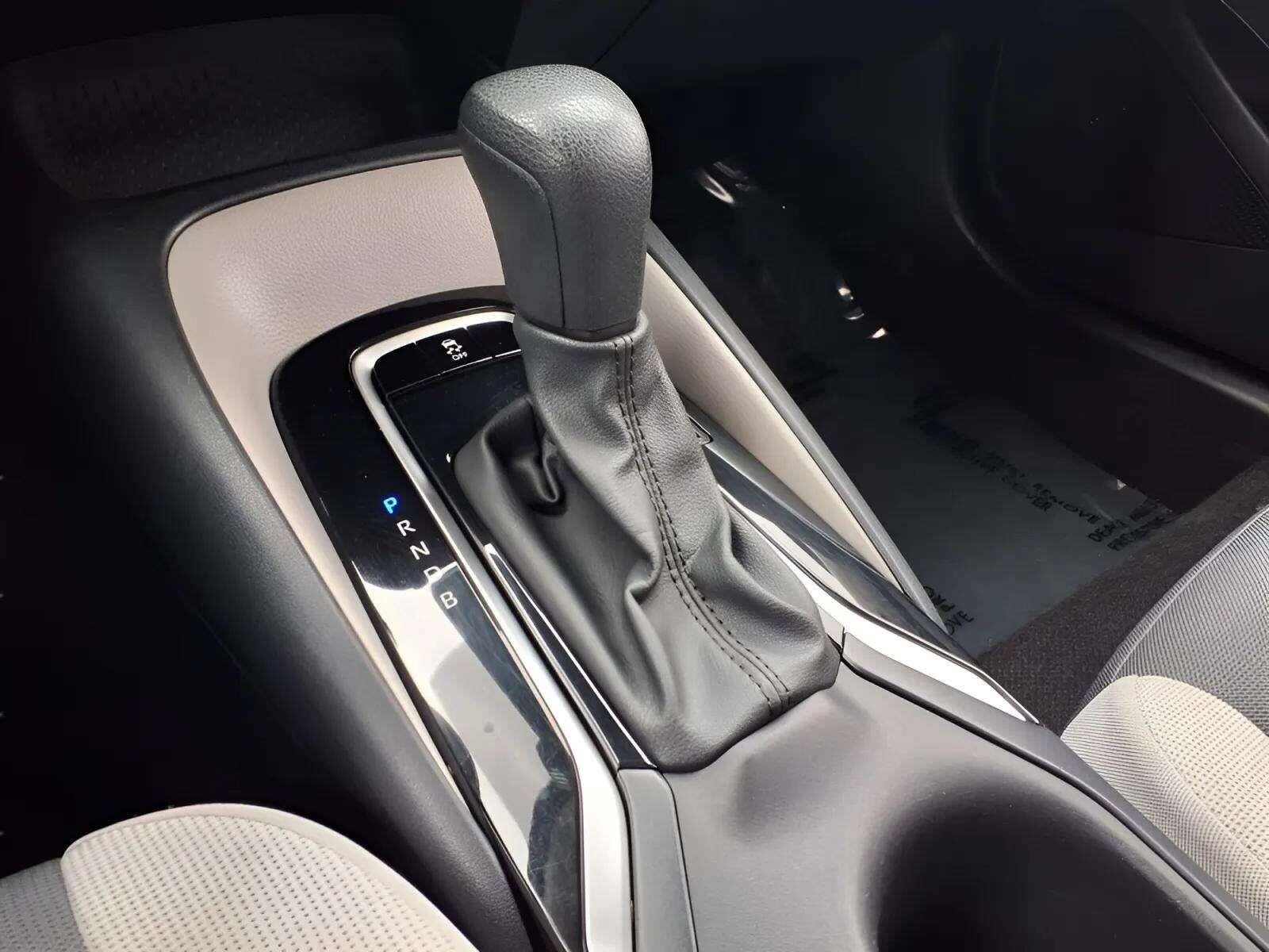 2024 Toyota Corolla LE - Photo 16