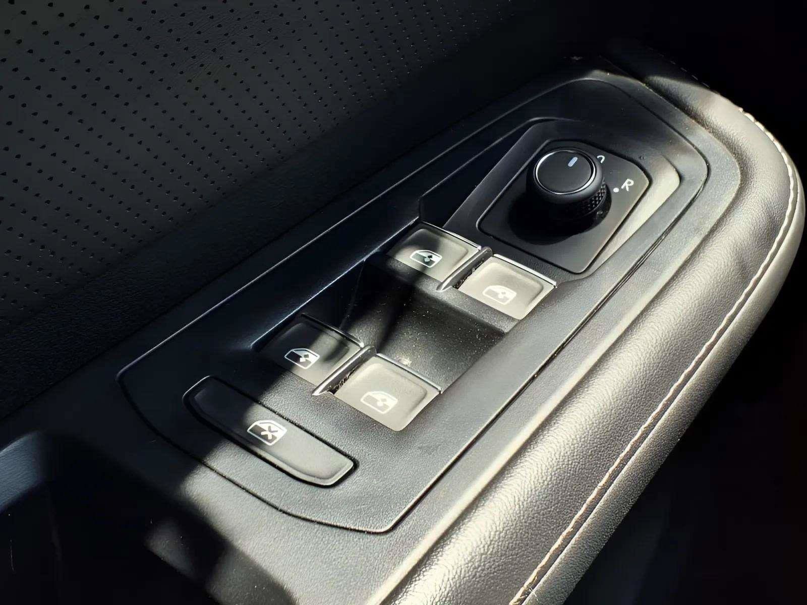 2026 Volkswagen Atlas Cross Sport SE w/Tech - Photo 18