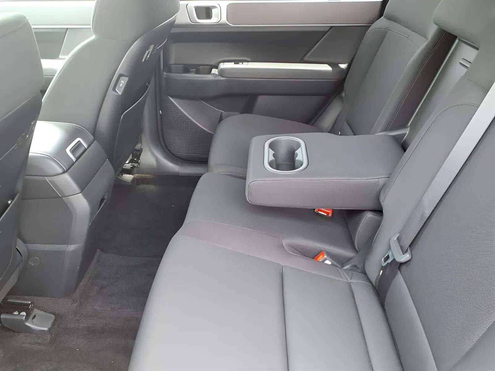 2026 Hyundai Santa Fe SE - Photo 10