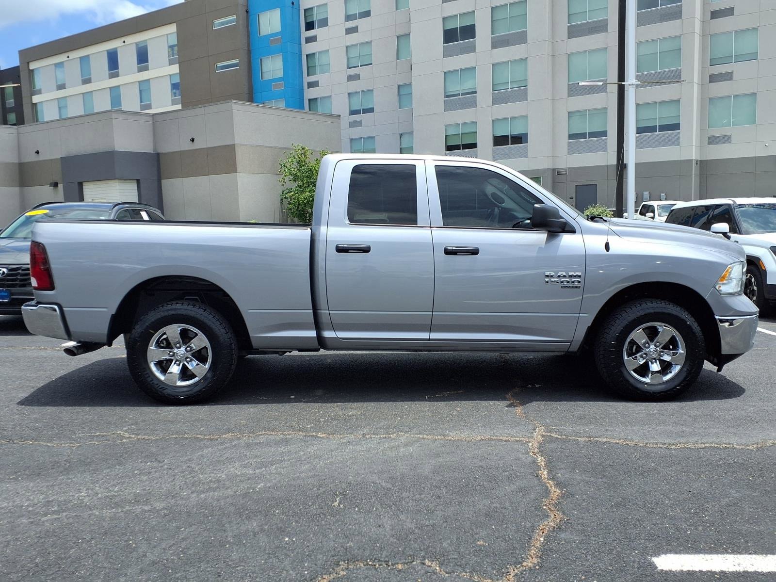 2024 RAM Ram 1500 Classic SLT - Photo 6